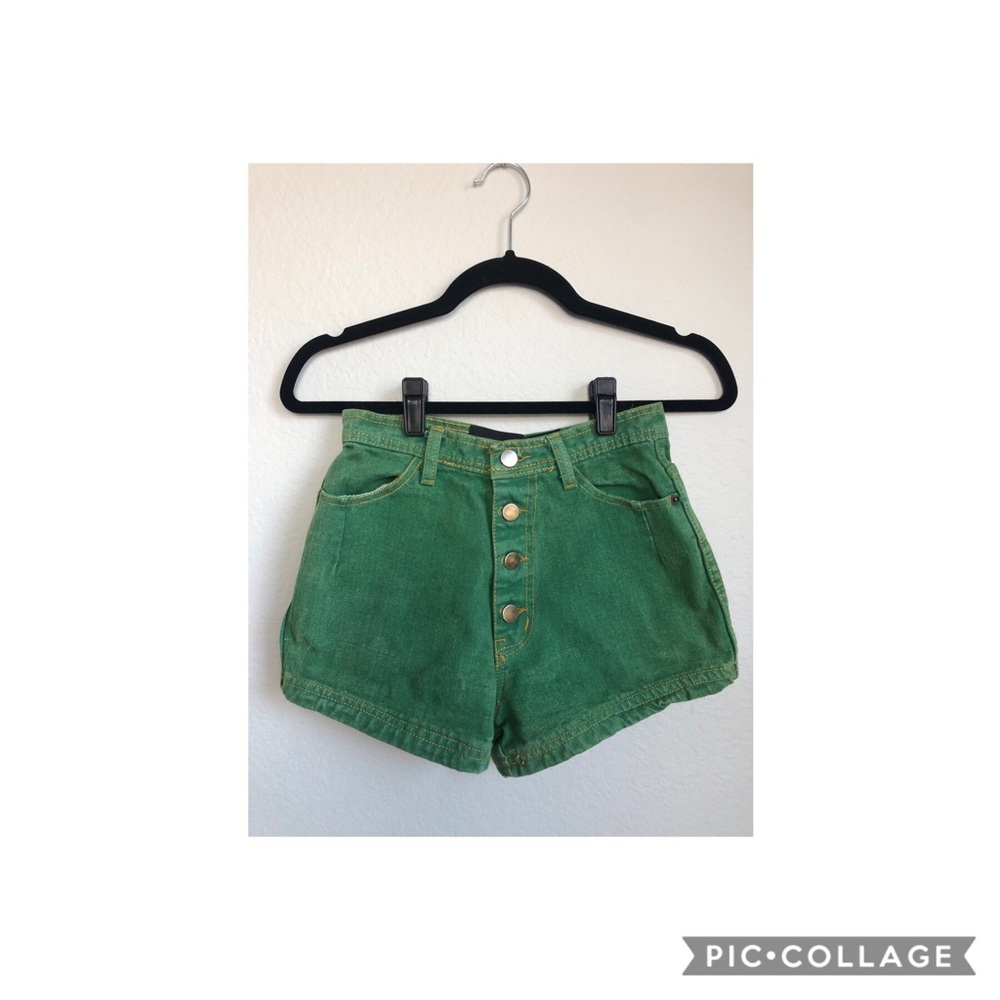 Green button up high-wasted shorts